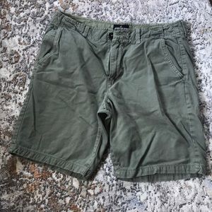 AE Men’s dark green shorts